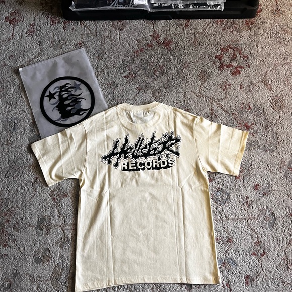 Helly Hansen Cream Graphic Short Sleeve Tee - Picture 2 of 3